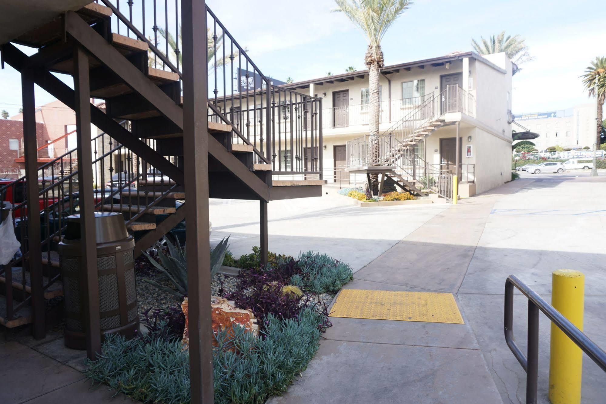 Tuscan Garden Inn Los Angeles Bagian luar foto