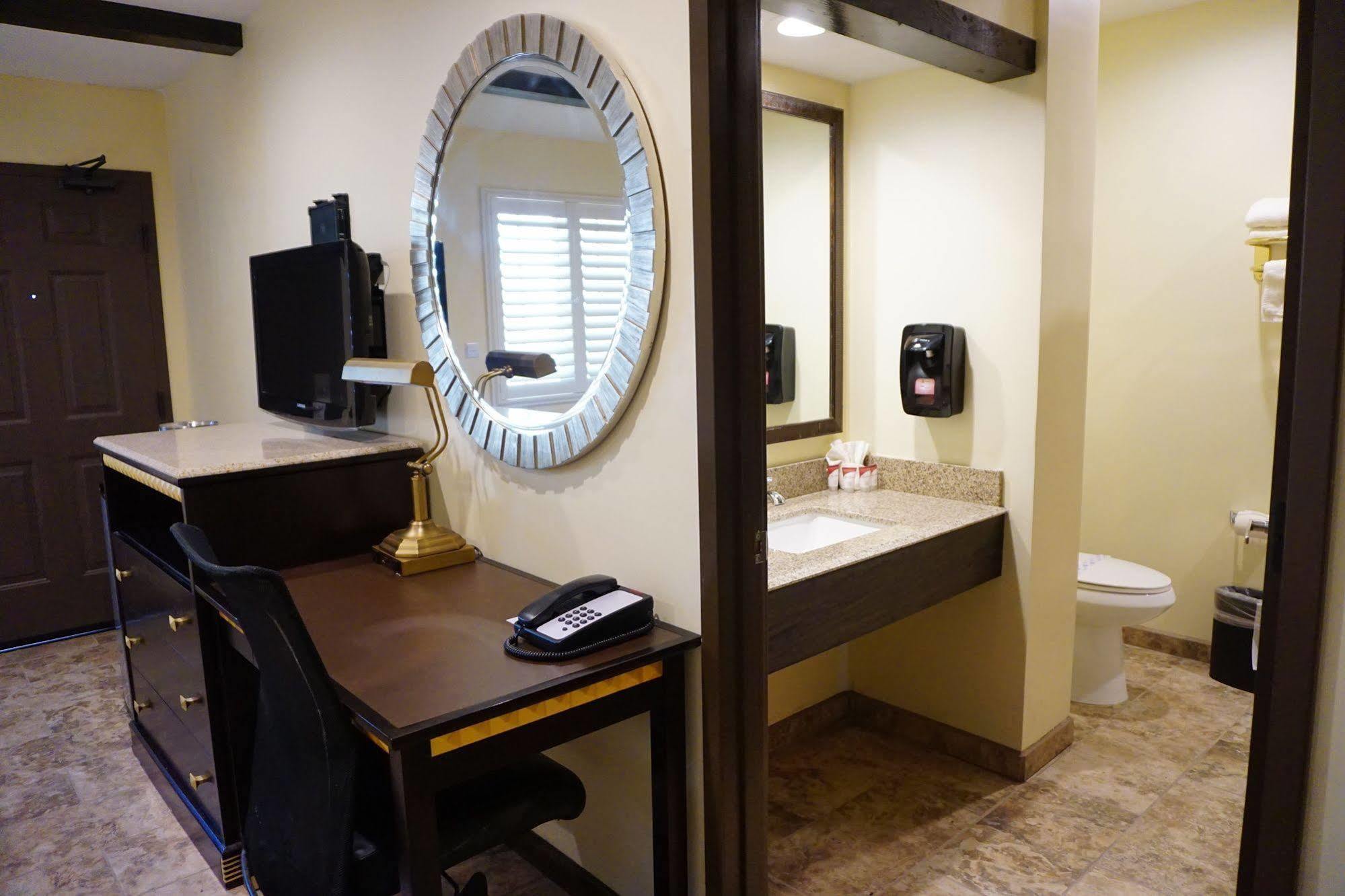 Tuscan Garden Inn Los Angeles Bagian luar foto